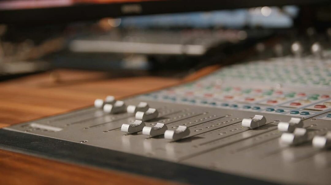 Birthday Song Lewis Capaldi - YouTube Originals | Electric Robin - image 8